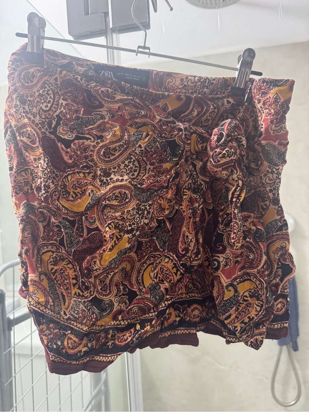 Zara red brown paisley skort